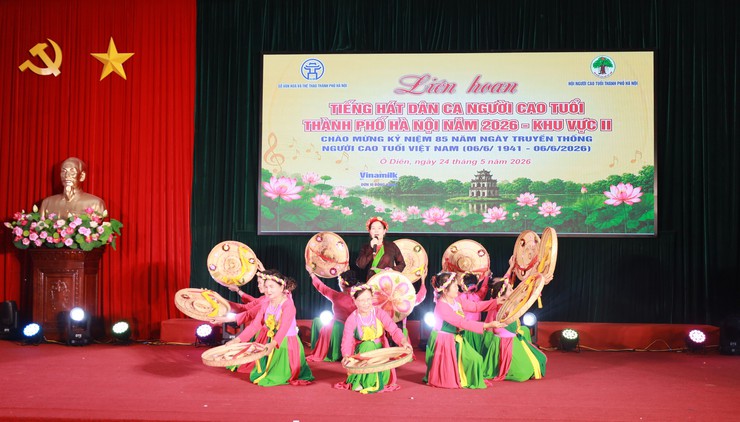 Hội Người cao tuổi xã Minh châu tham gia Liên hoan tiếng hát Dân ca Người cao tuổi Hà Nội các khu vực năm 2026.- Ảnh 2.