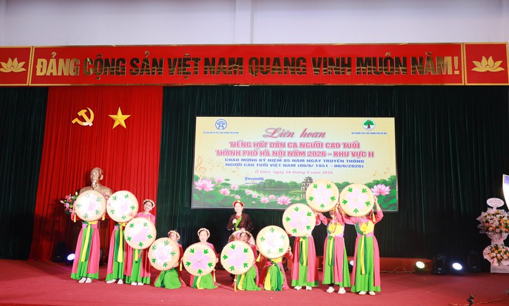 Hội Người cao tuổi xã Minh châu tham gia Liên hoan tiếng hát Dân ca Người cao tuổi Hà Nội các khu vực năm 2026.- Ảnh 4.