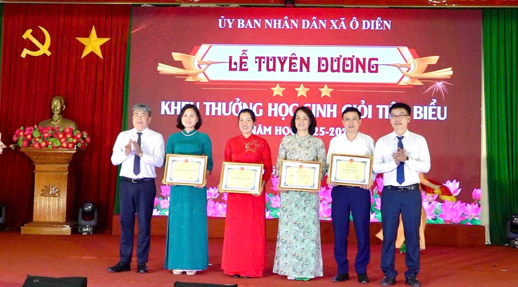 Lễ tuyên dương học sinh giỏi tiêu biểu năm học 2025 – 2026 xã Ô Diên- Ảnh 2.