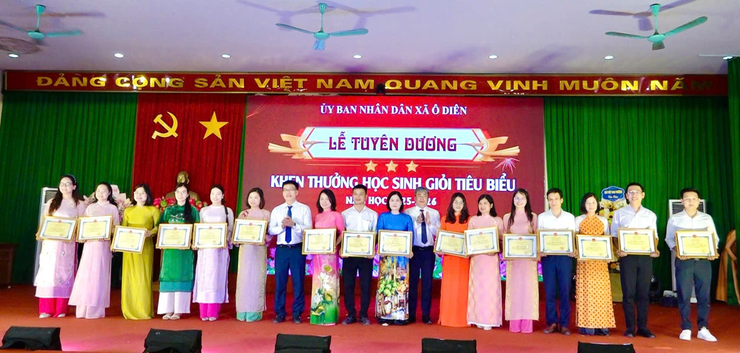 Lễ tuyên dương học sinh giỏi tiêu biểu năm học 2025 – 2026 xã Ô Diên- Ảnh 4.