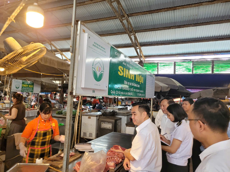 CHI CỤC CHĂN NUÔI, THỦY SẢN VÀ THÚ Y KIỂM TRA CÔNG TÁC QUẢN LÝ GIẾT MỔ, VẬN CHUYỂN, KINH DOANH ĐỘNG VẬT VÀ SẢN PHẨM ĐỘNG VẬT TRÊN ĐỊA BÀN PHƯỜNG PHÚ DIỄN- Ảnh 3.