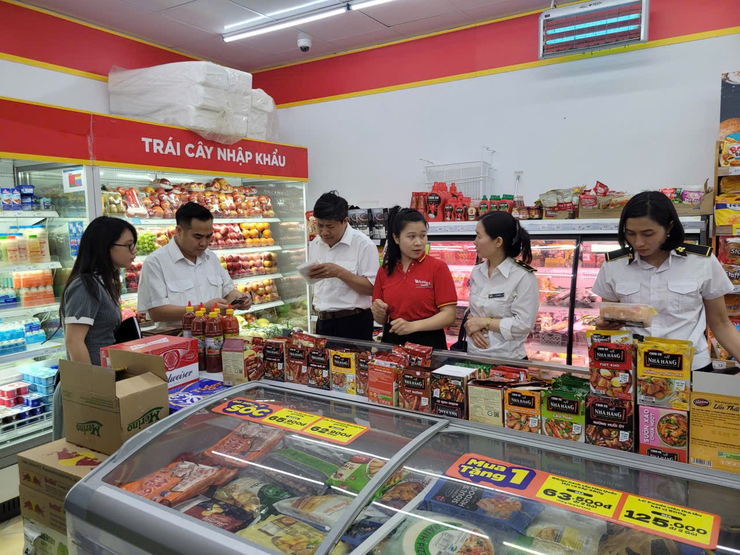 CHI CỤC CHĂN NUÔI, THỦY SẢN VÀ THÚ Y KIỂM TRA CÔNG TÁC QUẢN LÝ GIẾT MỔ, VẬN CHUYỂN, KINH DOANH ĐỘNG VẬT VÀ SẢN PHẨM ĐỘNG VẬT TRÊN ĐỊA BÀN PHƯỜNG PHÚ DIỄN- Ảnh 5.