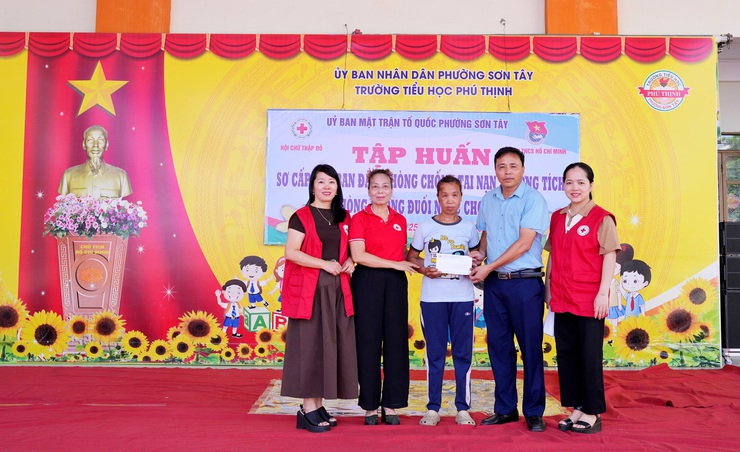 SƠN TÂY TẬP HUẤN SƠ CẤP CỨU BAN ĐẦU, PHÒNG CHỐNG TAI NẠN THƯƠNG TÍCH VÀ ĐUỐI NƯỚC CHO TRẺ EM- Ảnh 4.