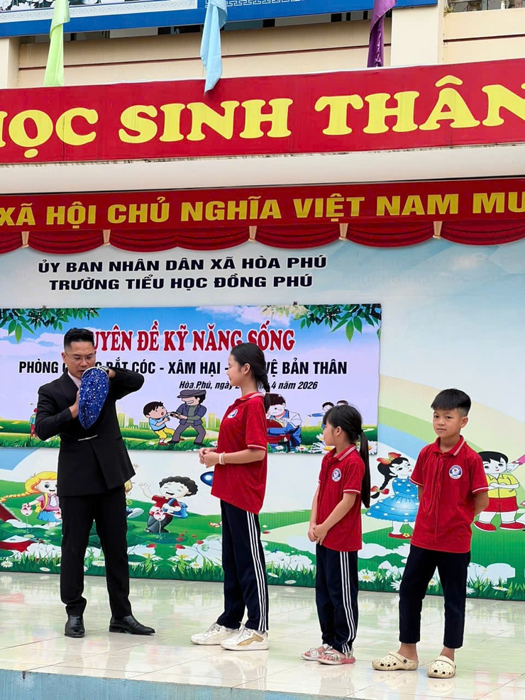 Một số trường học trên địa bàn xã Hòa Phú tổ chức giáo dục kỹ năng sống, phòng chống bắt cóc, xâm hại và bảo vệ bản thân- Ảnh 7.