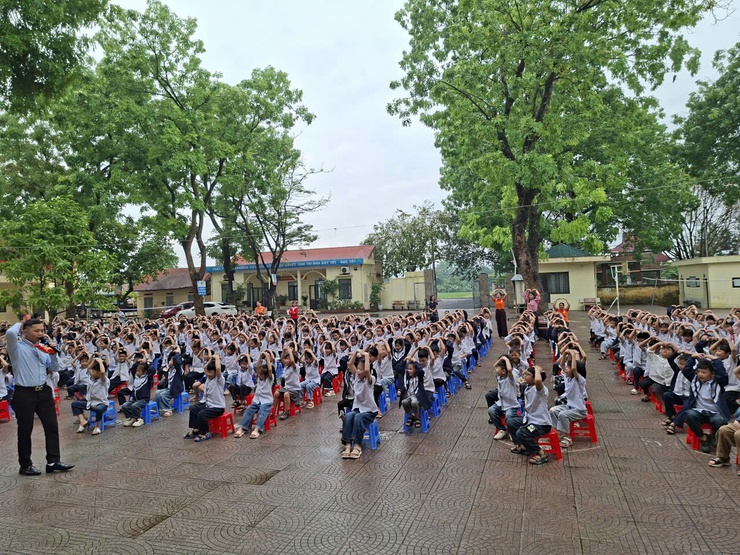 Một số trường học trên địa bàn xã Hòa Phú tổ chức giáo dục kỹ năng sống, phòng chống bắt cóc, xâm hại và bảo vệ bản thân- Ảnh 1.