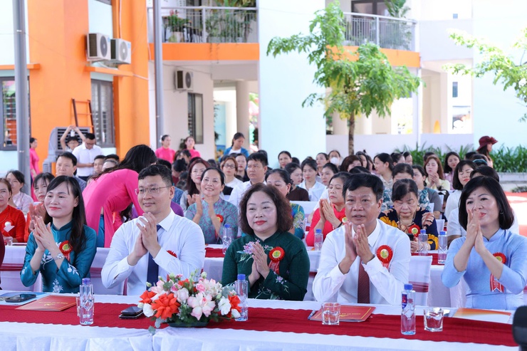 TRƯỜNG MẦM NON KIM NỖ ĐÓN BẰNG CÔNG NHẬN TRƯỜNG ĐẠT CHUẨN QUỐC GIA MỨC ĐỘ 2 VÀ BẾ GIẢNG NĂM HỌC 2025 – 2026- Ảnh 3.