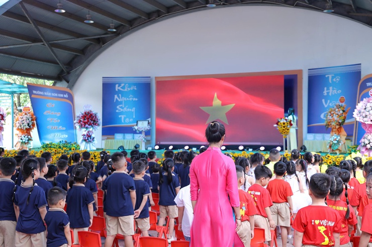 TRƯỜNG MẦM NON KIM NỖ ĐÓN BẰNG CÔNG NHẬN TRƯỜNG ĐẠT CHUẨN QUỐC GIA MỨC ĐỘ 2 VÀ BẾ GIẢNG NĂM HỌC 2025 – 2026- Ảnh 2.
