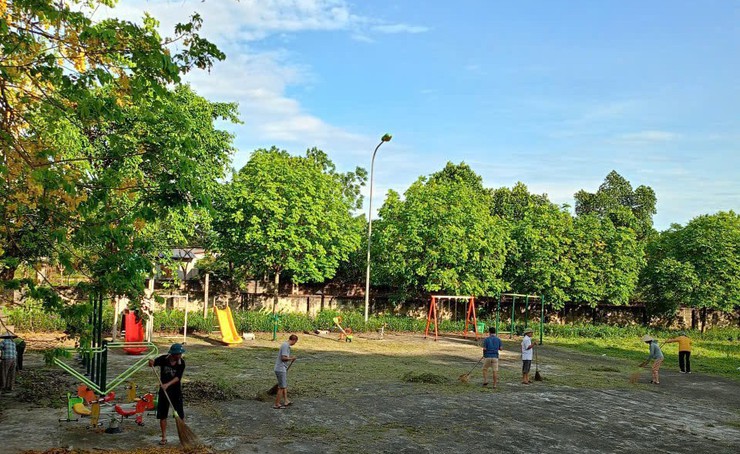 Thôn Cẩm Tân: Rộn ràng ra quân vệ sinh môi trường và chỉnh trang cảnh quan, sẵn sàng ứng phó mùa mưa bão- Ảnh 2.