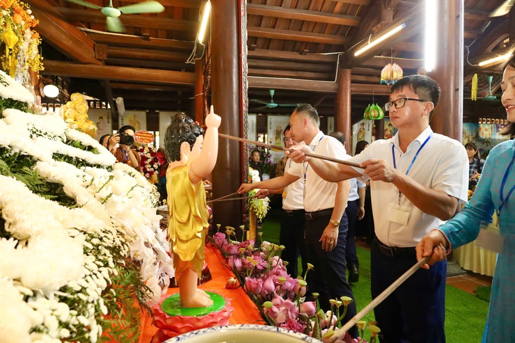 
Trang nghiêm Đại lễ Phật Đản phật lịch 2570 - Dương lịch 2026 tại Chùa Cúc, phường Tùng Thiện- Ảnh 5.