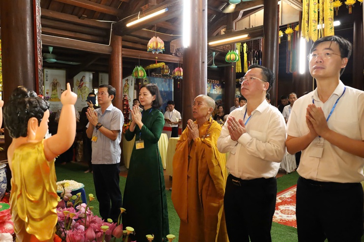
Trang nghiêm Đại lễ Phật Đản phật lịch 2570 - Dương lịch 2026 tại Chùa Cúc, phường Tùng Thiện- Ảnh 4.