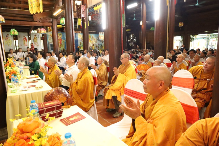 
Trang nghiêm Đại lễ Phật Đản phật lịch 2570 - Dương lịch 2026 tại Chùa Cúc, phường Tùng Thiện- Ảnh 1.
