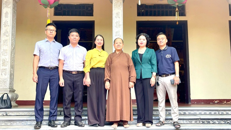 ĐỒNG CHÍ CHỦ TỊCH ỦY BAN MTTQ VIỆT NAM XÃ PHÚ XUYÊN THĂM, CHÚC MỪNG CÁC CƠ SỞ PHẬT GIÁO NHÂN ĐẠI LỄ PHẬT ĐẢN PHẬT LỊCH 2570- Ảnh 4.