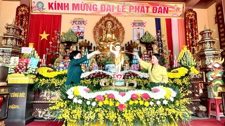 ĐỒNG CHÍ CHỦ TỊCH ỦY BAN MTTQ VIỆT NAM XÃ PHÚ XUYÊN THĂM, CHÚC MỪNG CÁC CƠ SỞ PHẬT GIÁO NHÂN ĐẠI LỄ PHẬT ĐẢN PHẬT LỊCH 2570- Ảnh 3.