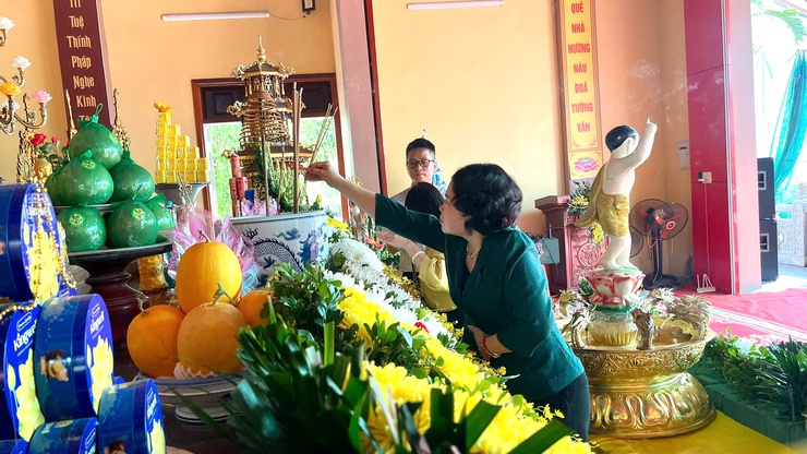 ĐỒNG CHÍ CHỦ TỊCH ỦY BAN MTTQ VIỆT NAM XÃ PHÚ XUYÊN THĂM, CHÚC MỪNG CÁC CƠ SỞ PHẬT GIÁO NHÂN ĐẠI LỄ PHẬT ĐẢN PHẬT LỊCH 2570- Ảnh 5.