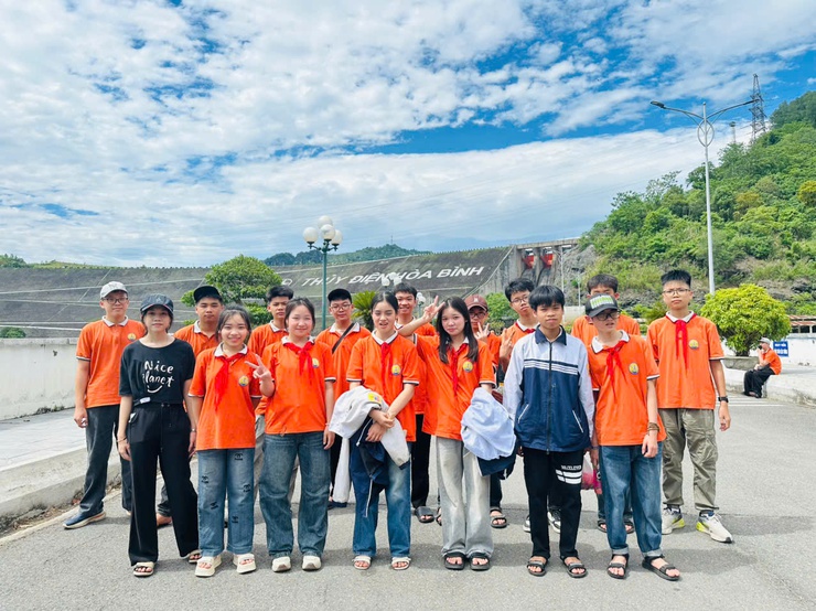 Lễ báo công dâng bác và hành trình vinh danh những "bông hoa" đạt thành tích xuất sắc của Trường THCS Hợp Thanh năm học 2025 - 2026 - Ảnh 16.
