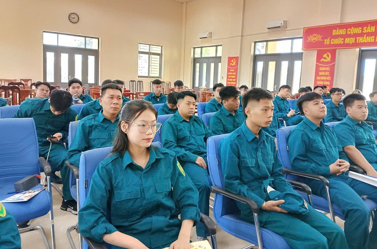 Bát Tràng khai mạc huấn luyện lực lượng dân quân cơ động năm 2026- Ảnh 3.
