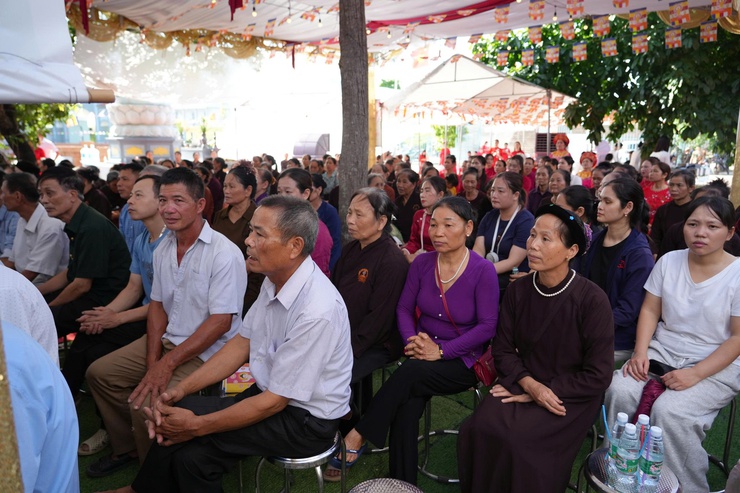 Bí thư Đảng Nguyễn Tiến Toàn, Chủ tịch UBND xã Nguyễn Quý Mạnh dự Đại lễ Phật đản Phật lịch 2570 tại chùa Khánh Hưng- Ảnh 3.