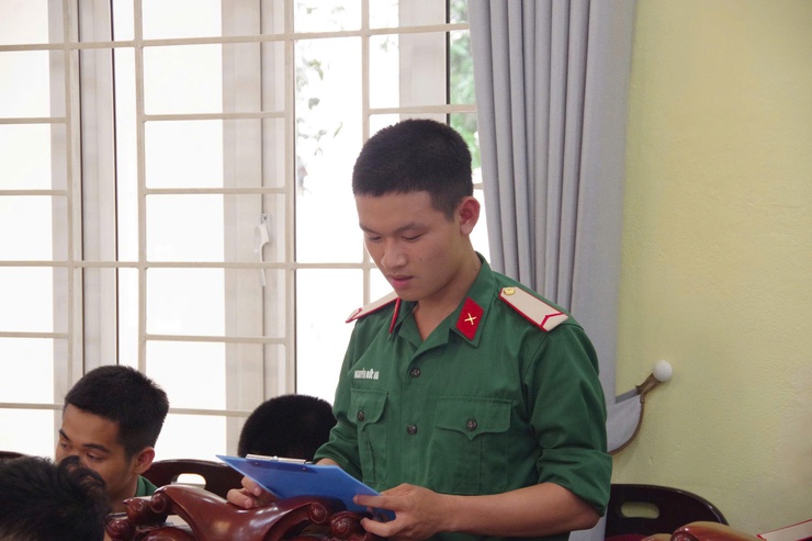 Lãnh đạo phường Từ Liêm thăm, động viên chiến sĩ mới thực hiện Nghĩa vụ Quân sự và Nghĩa vụ tham gia Công an nhân dân năm 2026- Ảnh 4.
