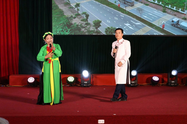 Đoàn văn nghệ Hội Người cao tuổi xã Kiều Phú ghi dấu ấn tại Liên hoan Tiếng hát dân ca Người cao tuổi thành phố Hà Nội năm 2026- Ảnh 3.