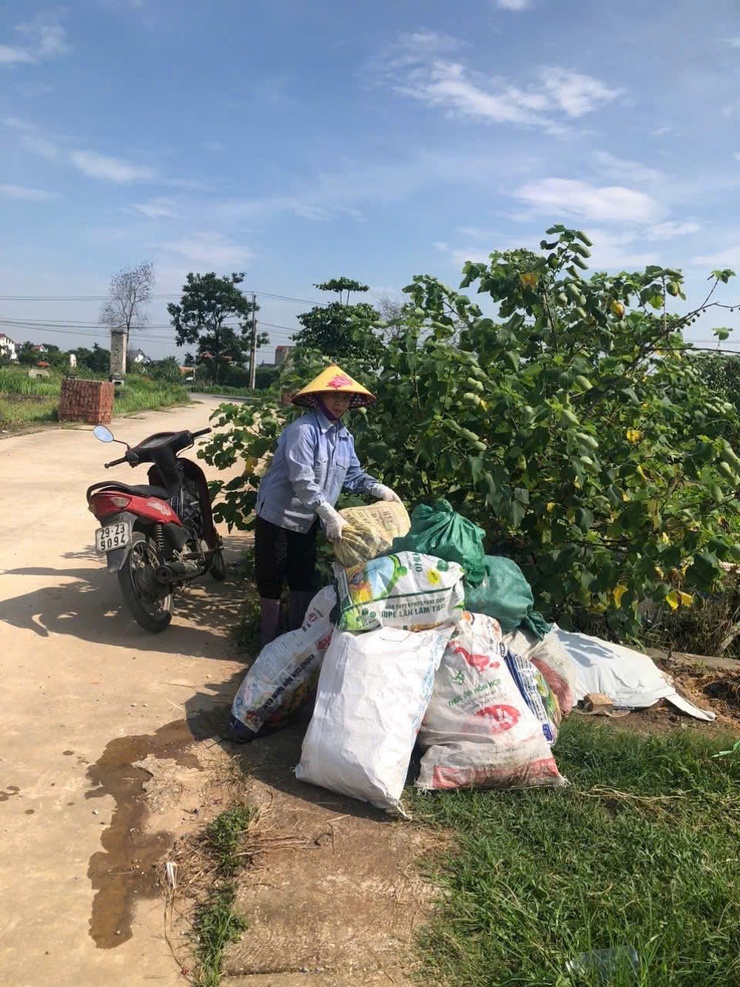 HỘI NÔNG DÂN XÃ SÓC SƠN RA QUÂN VỆ SINH ĐỒNG RUỘNG, THU GOM RÁC THẢI NGUY HẠI- Ảnh 4.