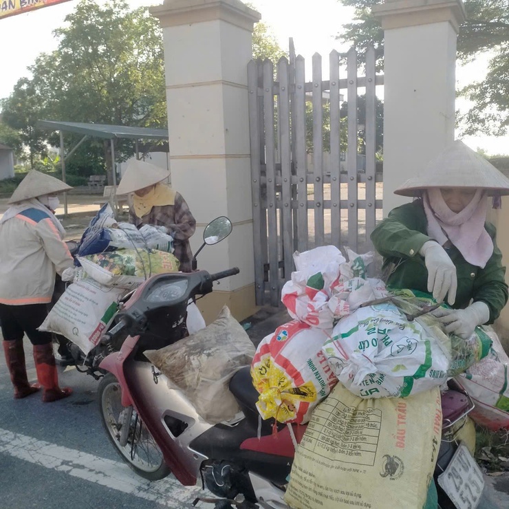 HỘI NÔNG DÂN XÃ SÓC SƠN RA QUÂN VỆ SINH ĐỒNG RUỘNG, THU GOM RÁC THẢI NGUY HẠI- Ảnh 12.