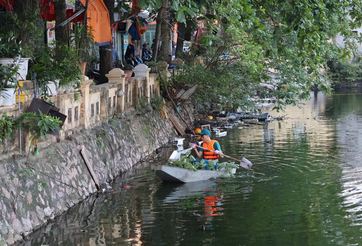 Ra quân thực hiện mô hình “Chung tay bảo vệ môi trường Ao, hồ xanh - sạch - đẹp” trên địa bàn phường Đông Ngạc- Ảnh 12.