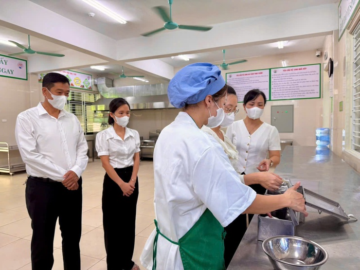 Ban Văn hóa - Xã hội HĐND xã Thanh Trì giám sát công tác bảo đảm vệ sinh an toàn thực phẩm tại bếp ăn bán trú Trường Mầm non Tứ Hiệp- Ảnh 9.