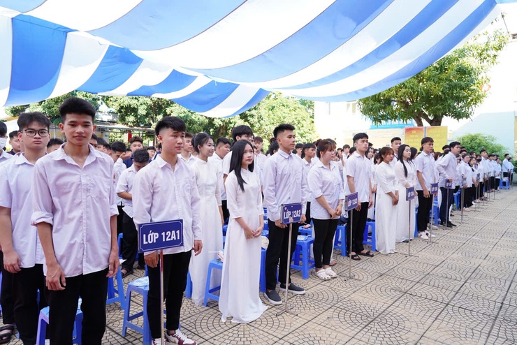 Trung tâm giáo dục nghề nghiệp – Giáo dục thường xuyên Mê Linh tổ chức bế giảng năm học 2025 - 2026 và Lễ tri ân, trưởng thành dành cho học sinh niên khóa 2023 – 2026- Ảnh 2.