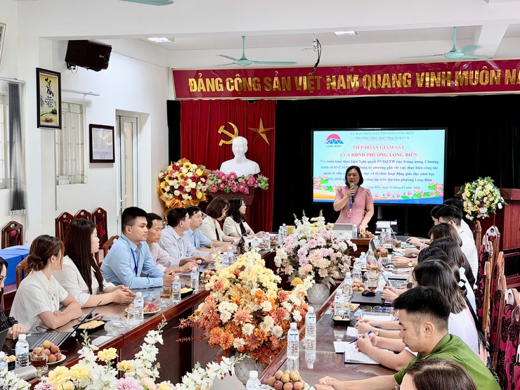 Hội đồng nhân dân phường Long Biên giám sát công tác giáo dục năm học 2025-2026 tại Trường Tiểu học Thạch Bàn B- Ảnh 1.