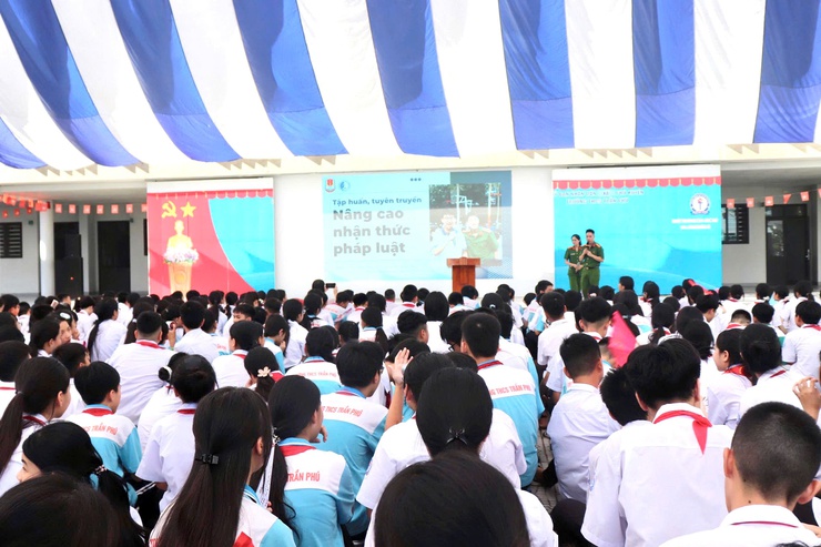 Tăng cường kỹ năng phòng, chống lừa đảo và bắt cóc trực tuyến cho học sinh- Ảnh 7.