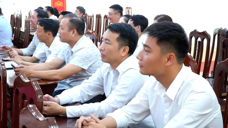 DÂN HÒA: BẾ GIẢNG LỚP TẬP HUẤN ỨNG DỤNG CÔNG NGHỆ THÔNG TIN VÀ TRÍ TUỆ NHÂN TẠO CHO CÁN BỘ, CÔNG CHỨC, VIÊN CHỨC, NGƯỜI LAO ĐỘNG- Ảnh 5.