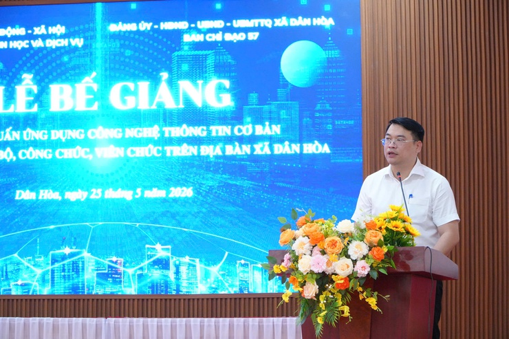 DÂN HÒA: BẾ GIẢNG LỚP TẬP HUẤN ỨNG DỤNG CÔNG NGHỆ THÔNG TIN VÀ TRÍ TUỆ NHÂN TẠO CHO CÁN BỘ, CÔNG CHỨC, VIÊN CHỨC, NGƯỜI LAO ĐỘNG- Ảnh 9.