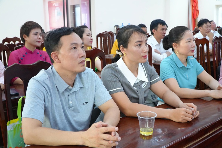 DÂN HÒA: BẾ GIẢNG LỚP TẬP HUẤN ỨNG DỤNG CÔNG NGHỆ THÔNG TIN VÀ TRÍ TUỆ NHÂN TẠO CHO CÁN BỘ, CÔNG CHỨC, VIÊN CHỨC, NGƯỜI LAO ĐỘNG- Ảnh 8.