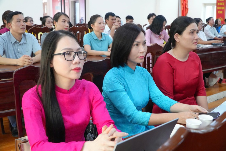 DÂN HÒA: BẾ GIẢNG LỚP TẬP HUẤN ỨNG DỤNG CÔNG NGHỆ THÔNG TIN VÀ TRÍ TUỆ NHÂN TẠO CHO CÁN BỘ, CÔNG CHỨC, VIÊN CHỨC, NGƯỜI LAO ĐỘNG- Ảnh 4.