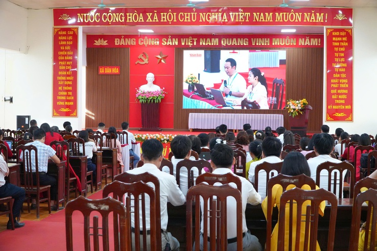 DÂN HÒA: BẾ GIẢNG LỚP TẬP HUẤN ỨNG DỤNG CÔNG NGHỆ THÔNG TIN VÀ TRÍ TUỆ NHÂN TẠO CHO CÁN BỘ, CÔNG CHỨC, VIÊN CHỨC, NGƯỜI LAO ĐỘNG- Ảnh 7.