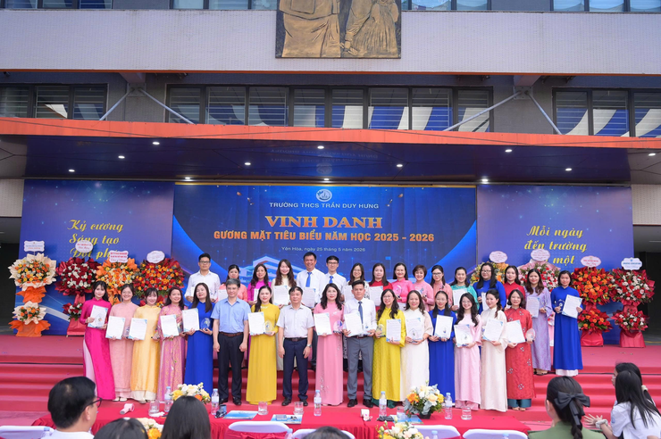 🌟Lễ Tổng kết năm học 2025 - 2026 của Trường THCS Trần Duy Hưng: Khép lại một hành trình rực rỡ - Mở ra những ước mơ bay xa 🌟- Ảnh 3.