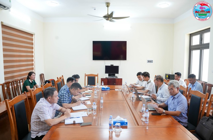 ĐOÀN KIỂM TRA THÀNH PHỐ HÀ NỘI LÀM VIỆC VỚI XÃ HƯNG ĐẠO VỀ CÔNG TÁC QUẢN LÝ HOẠT ĐỘNG CHĂN NUÔI, THÚ Y VÀ AN TOÀN THỰC PHẨM- Ảnh 1.