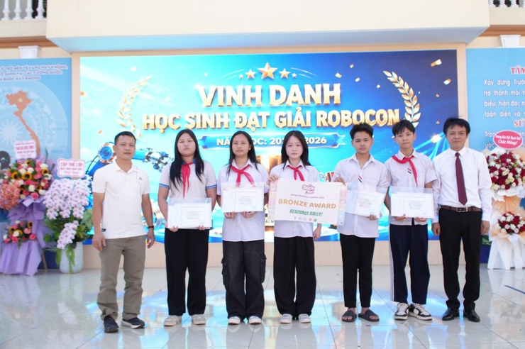Lễ tổng kết năm học 2025-2026 và lễ tri ân, trưởng thành cho học sinh khối 9 của thầy và trò trường THCS Hữu Bằng- Ảnh 6.