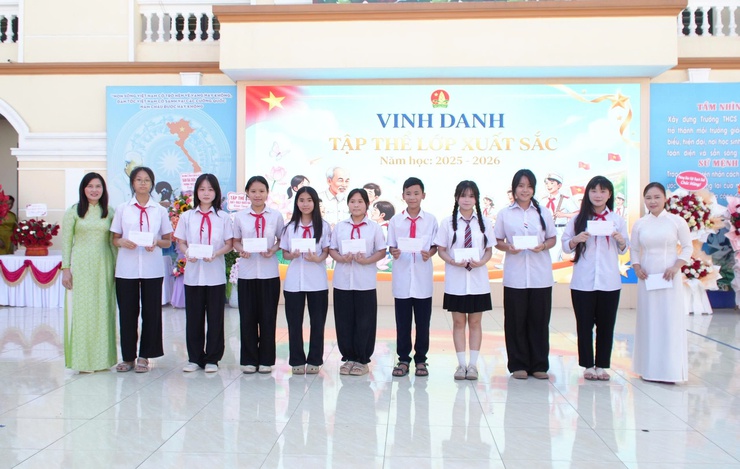 Lễ tổng kết năm học 2025-2026 và lễ tri ân, trưởng thành cho học sinh khối 9 của thầy và trò trường THCS Hữu Bằng- Ảnh 8.