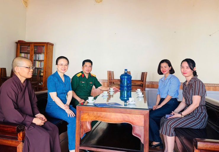 Lãnh đạo phường Tây Tựu thăm và chúc mừng các chùa trên địa bàn nhân Đại lễ Phật đản- Ảnh 3.