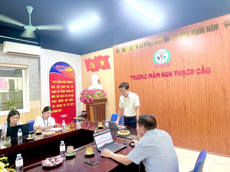 Hội đồng nhân dân phường Long Biên giám sát triển khai Nghị quyết về giáo dục và chuyển đổi số tại trường mầm non Thạch Cầu- Ảnh 1.