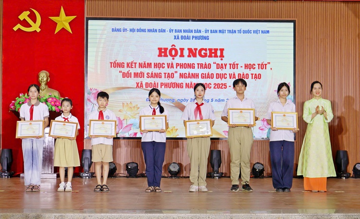 Xã Đoài Phương tuyên dương, khen thưởng các tập thể, cá nhân tiêu biểu trong phong trào thi đua “Dạy tốt - Học tốt”, “Đổi mới sáng tạo, nâng cao chất lượng giáo dục, đào tạo”  - Ảnh 12.
