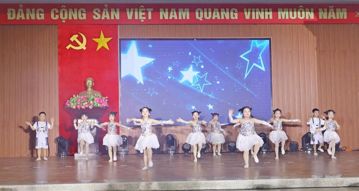 Xã Đoài Phương tuyên dương, khen thưởng các tập thể, cá nhân tiêu biểu trong phong trào thi đua “Dạy tốt - Học tốt”, “Đổi mới sáng tạo, nâng cao chất lượng giáo dục, đào tạo”  - Ảnh 5.