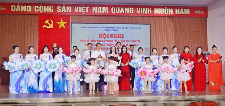 Xã Đoài Phương tuyên dương, khen thưởng các tập thể, cá nhân tiêu biểu trong phong trào thi đua “Dạy tốt - Học tốt”, “Đổi mới sáng tạo, nâng cao chất lượng giáo dục, đào tạo”  - Ảnh 6.