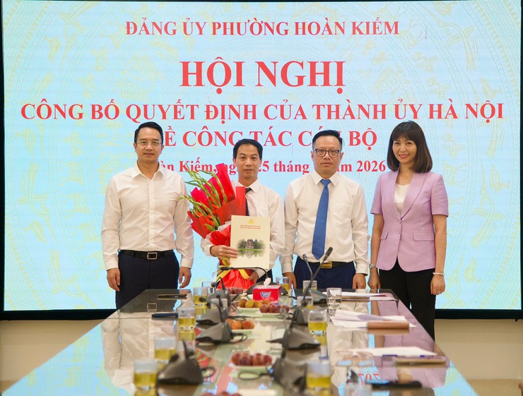 Hội nghị công bố Quyết định của Thành ủy Hà Nội về công tác cán bộ tại phường Hoàn Kiếm- Ảnh 5.