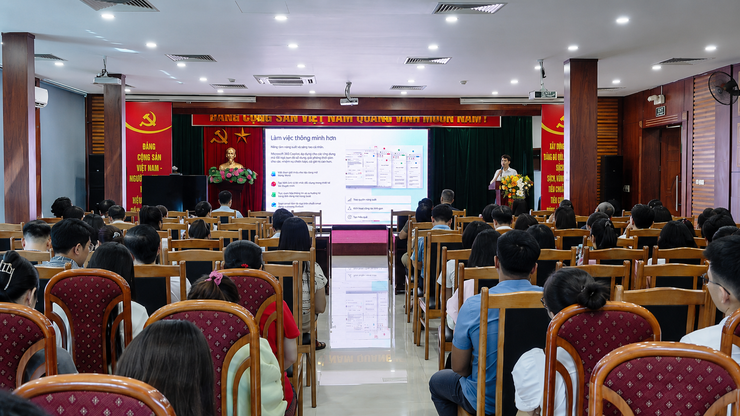 Hà Nội tăng tốc chuyển đổi số với nền tảng làm việc hiện đại Microsoft 365 và Copilot- Ảnh 4.