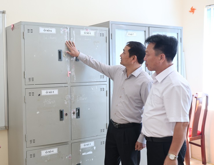 UBND xã Thạch Thất kiểm tra cơ sở vật chất phục vụ kỳ thi tuyển sinh lớp 10 THPT năm học 2026–2027- Ảnh 1.