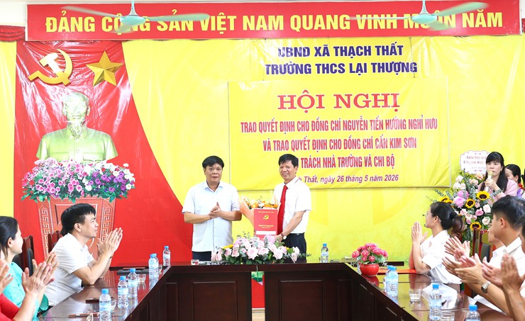 Đảng ủy xã Thạch Thất tổ chức Hội nghị công bố và trao Quyết định về công tác cán bộ- Ảnh 2.