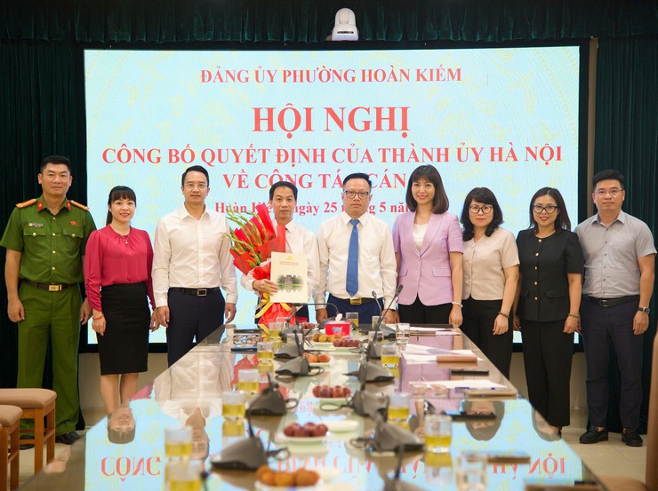 Hội nghị công bố Quyết định của Thành ủy Hà Nội về công tác cán bộ tại phường Hoàn Kiếm- Ảnh 6.