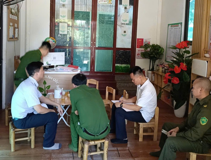 Đoàn kiểm tra liên ngành của UBND xã Hòa Lạc đã tổ chức kiểm tra công tác phòng cháy, chữa cháy và cứu nạn, cứu hộ tại thôn 1 - Ảnh 2.